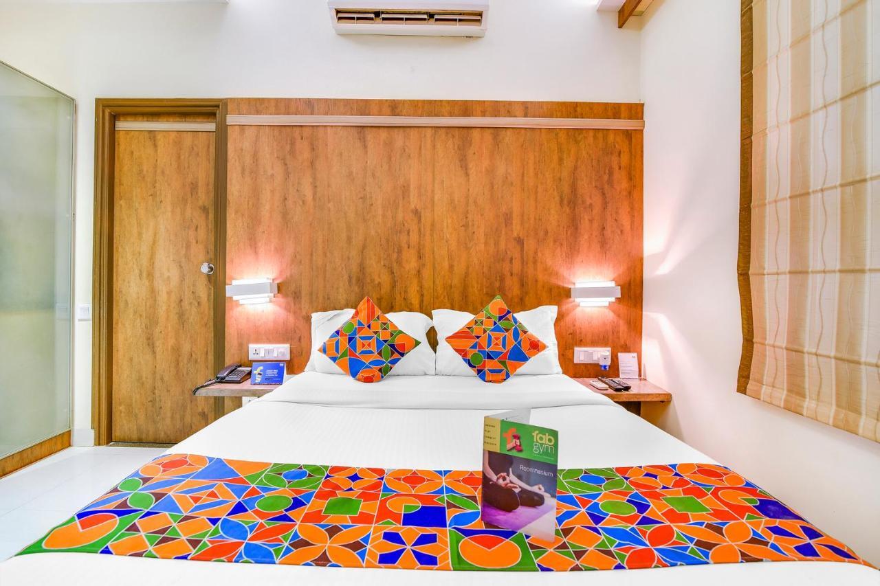 Fabhotel Arastu Nampally Hyderabad Esterno foto